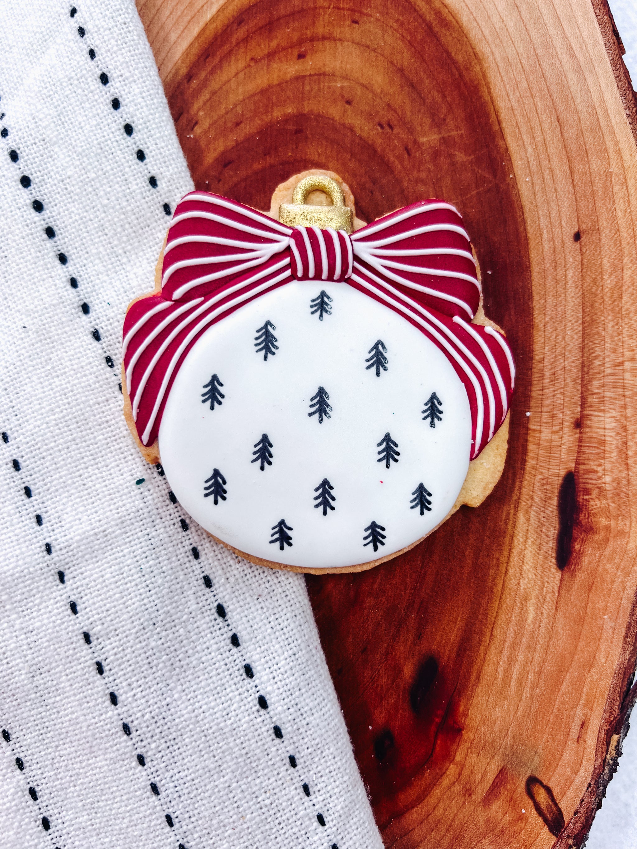 Tree Bow Ornament Cookie