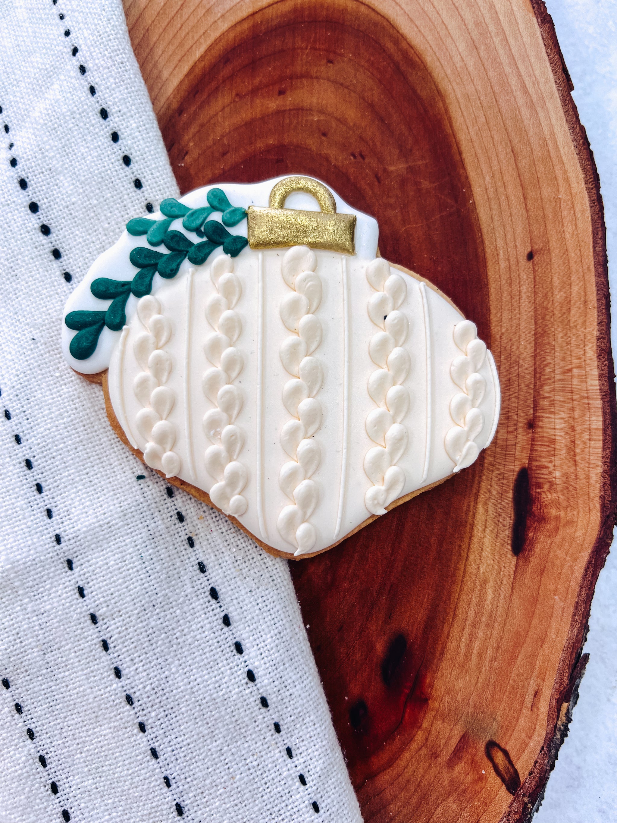 Knitted Ornament Cookie